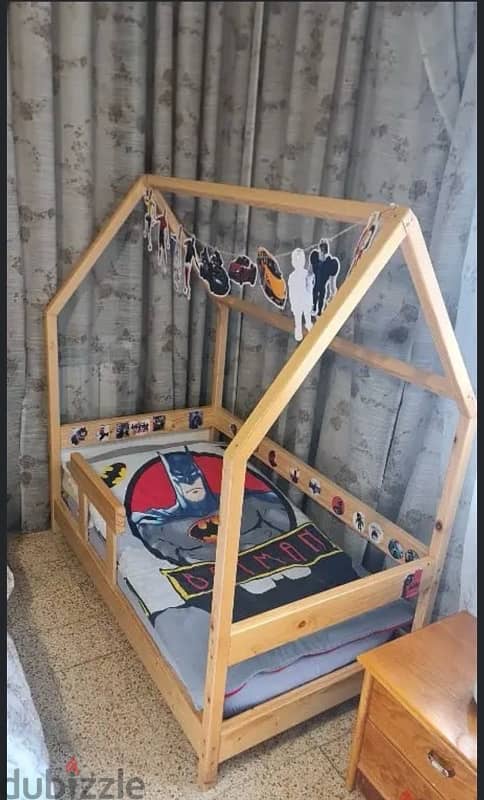 Wood house bed+mattress تخت خشب حالة جيدة جداً مع فرشة 0
