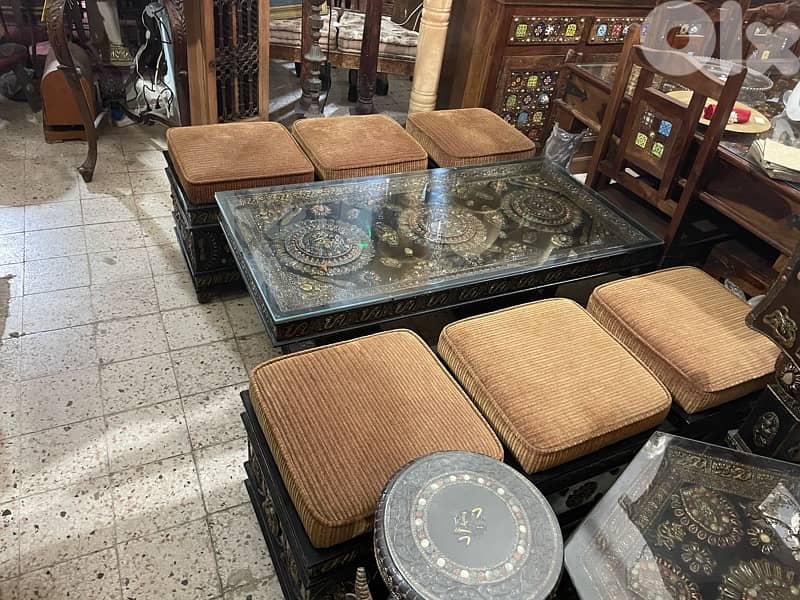 table and 6 pouf chairs 2