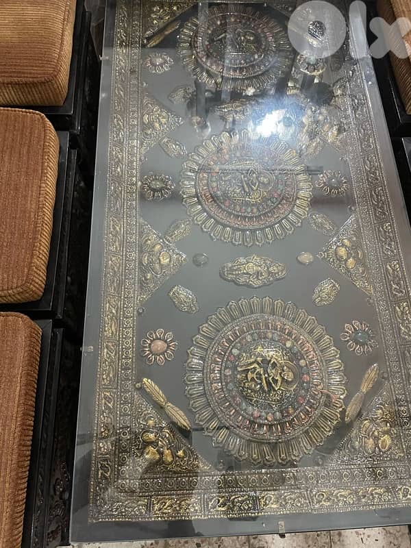 table and 6 pouf chairs 3