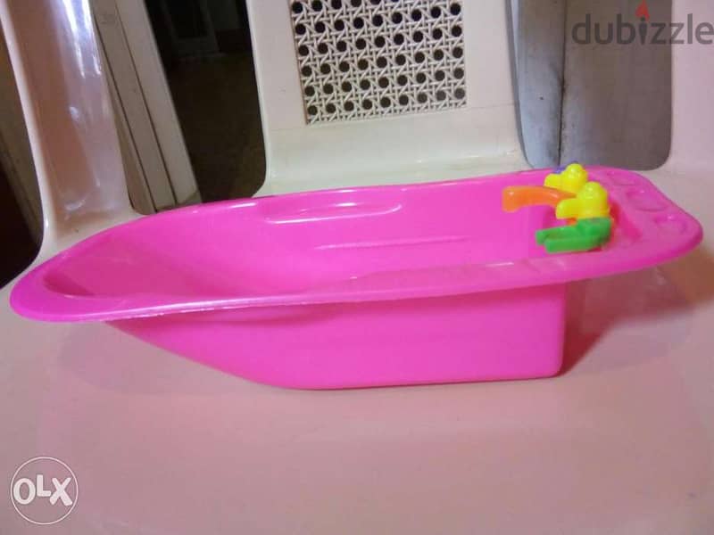 2 Bainoires pour une poupée Barbie. Les deux en prix fixé=20$ 5