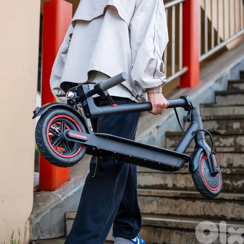 Electric Scooter 35KM/h Speed 10.4Ah Battery With Application 1