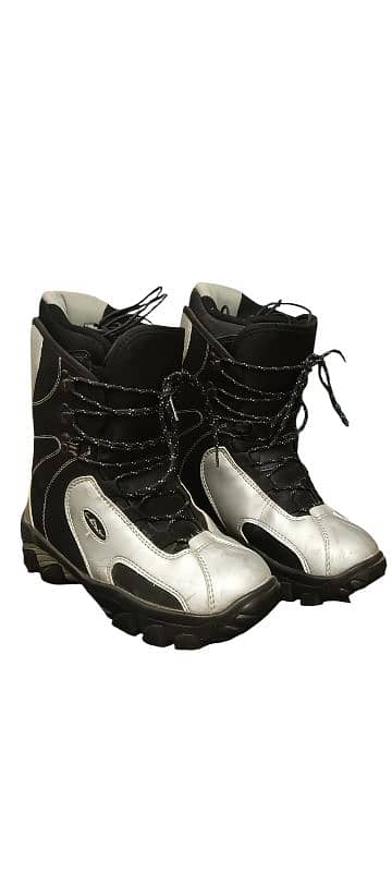L4Y snowboard shoes 0