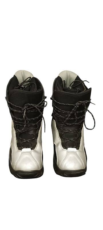L4Y snowboard shoes 1