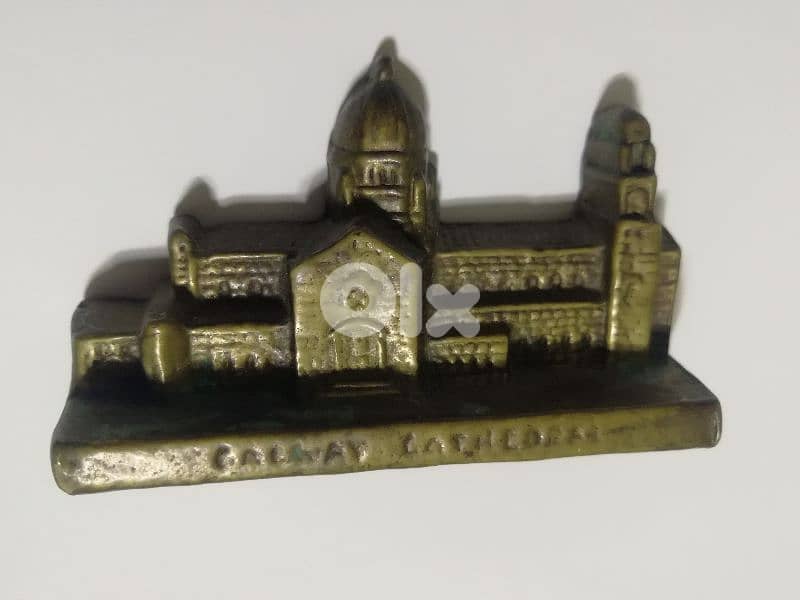 مجسم كنيسة صغير 1