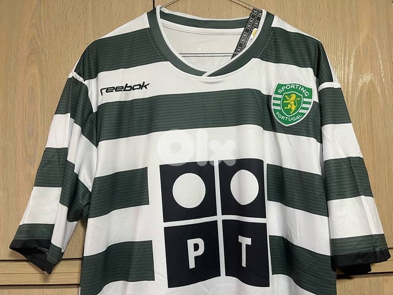 sporting reebok 2002 historic home kit 0