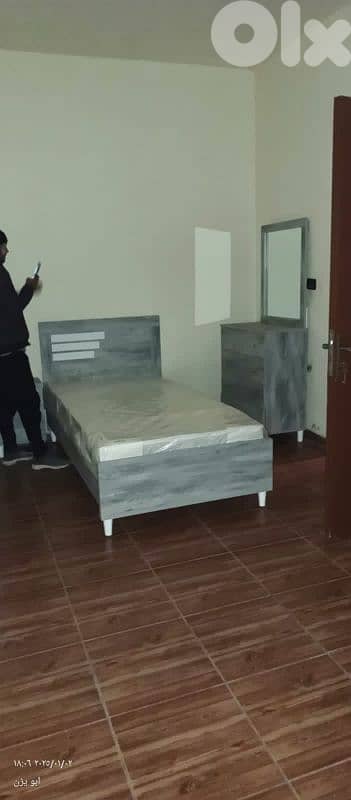 تخت مفرد مع فرشه شفنيرة مع مرايا تفصيل جديد 0