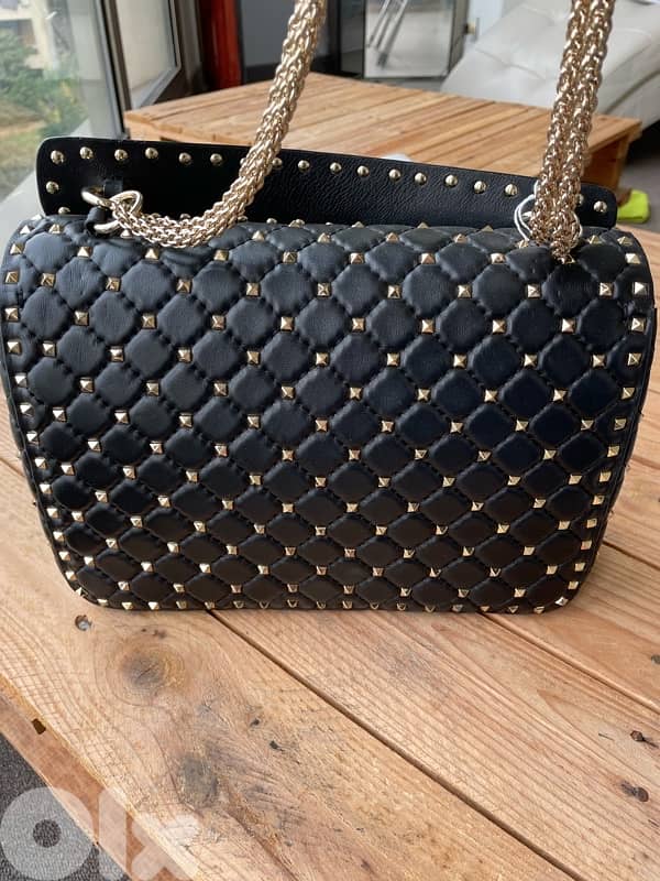 Valentino nappa rockstud spike black and gold bag 1