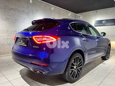 Maserati Levante SQ4 GranLusso Carbon Company Servicen