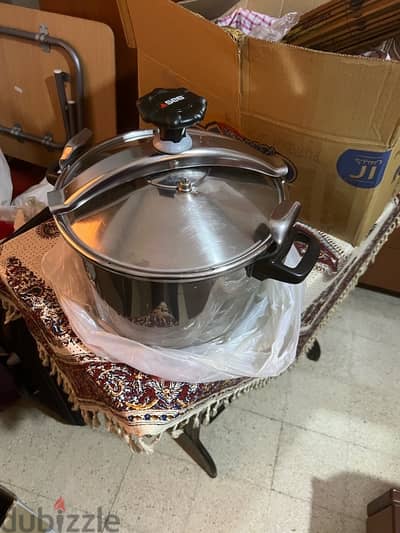 طنجرة سيب كبيرة