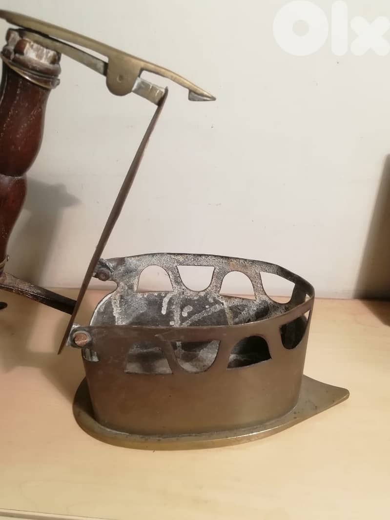 Vintage Copper cloth Ironing tool 3