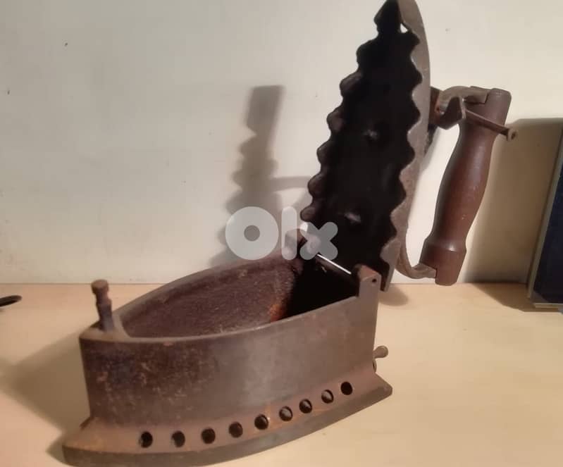 Vintage Iron cloth Ironing tool 2