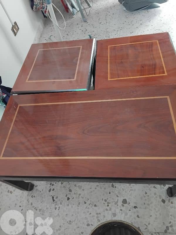 ٣ طاولات صالون حالة جيدة 3 Tables for sitting room 0