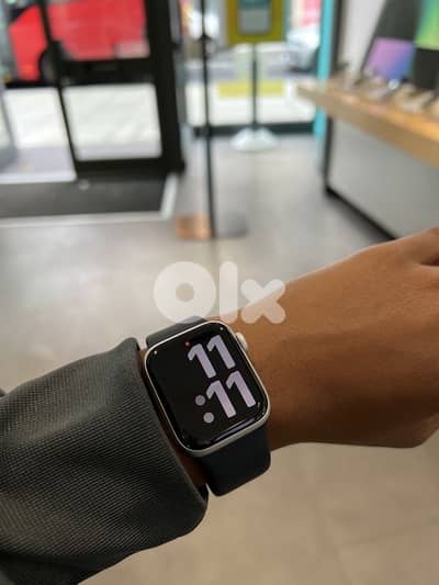 Apple Watch series 9 silver titanium