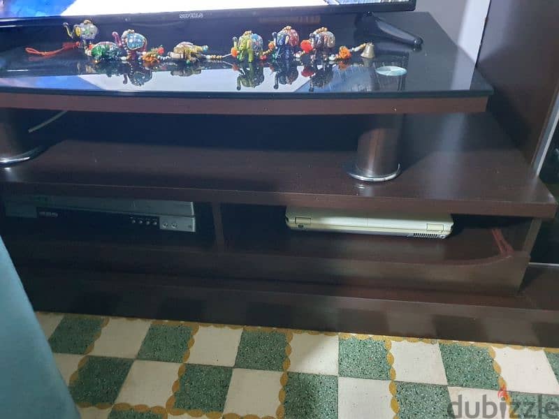 خزانة تلفزيون نضيفة جداً 8