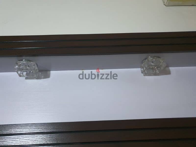 خزانة تلفزيون نضيفة جداً 7