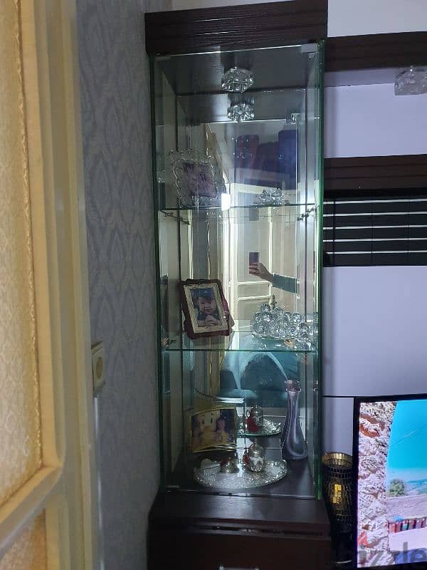 خزانة تلفزيون نضيفة جداً 0