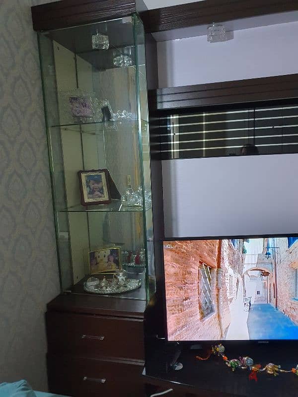 خزانة تلفزيون نضيفة جداً 12