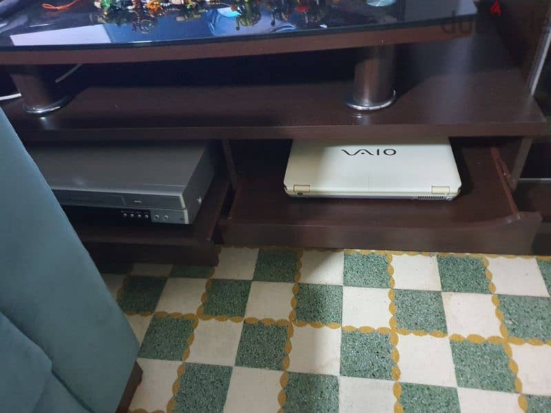 خزانة تلفزيون نضيفة جداً 6