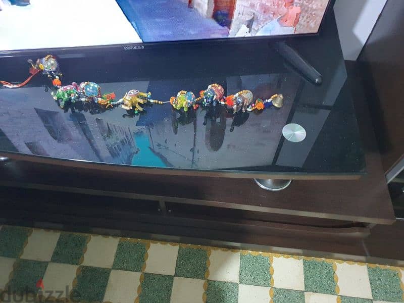 خزانة تلفزيون نضيفة جداً 9