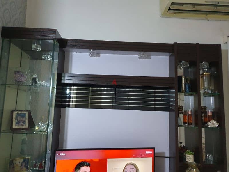 خزانة تلفزيون نضيفة جداً 10