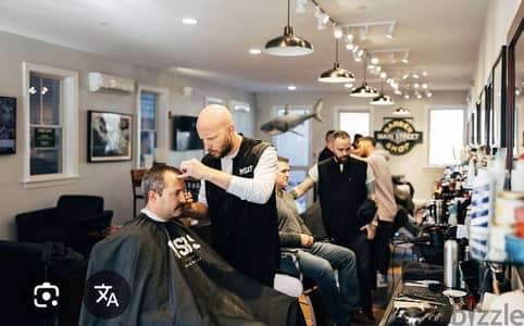 محل حلاق رجالي مع كامل تجهيزات مع ٦٠٠ زبون للايجار بي ٢٥٠$
