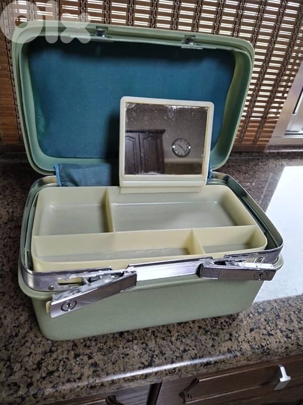 Vintage jewelry box 2