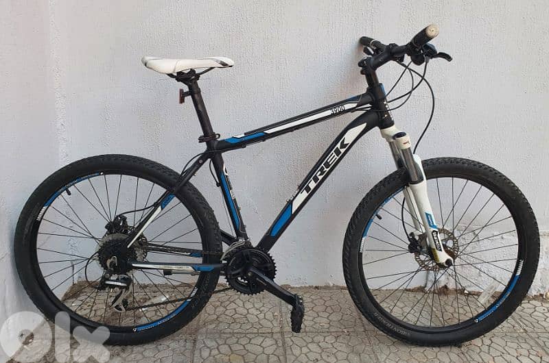 Trek 3900 Size M/L 3x8 speed hydraulic disc brakes Lockout suspension 0