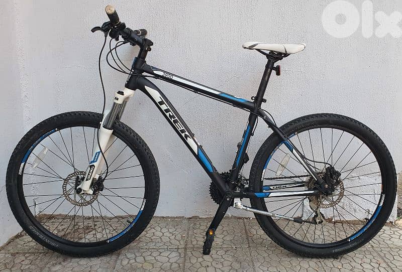 Trek 3900 Size M/L 3x8 speed hydraulic disc brakes Lockout suspension 1