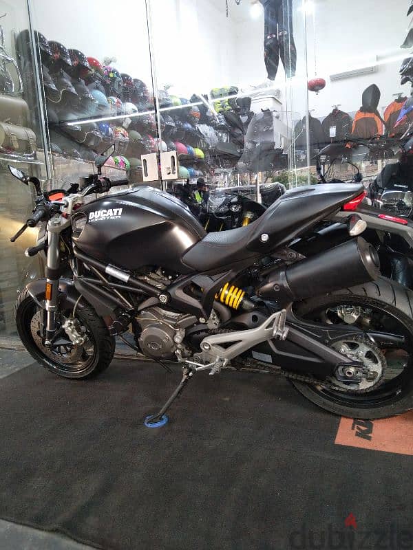 Ducati Monster 696 model 2009 like new 8400klm on odo 2