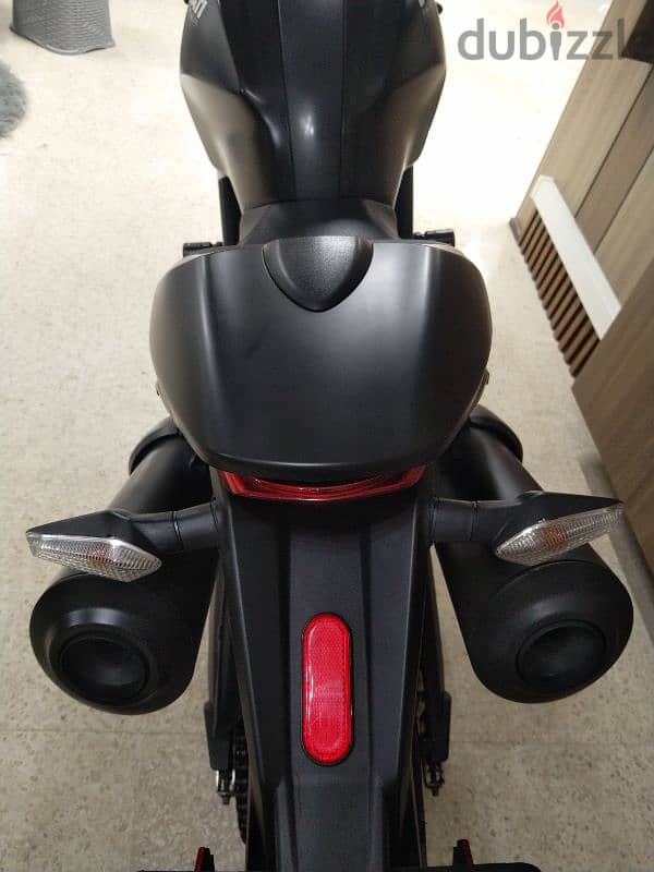 Ducati Monster 696 model 2009 like new 8400klm on odo 4