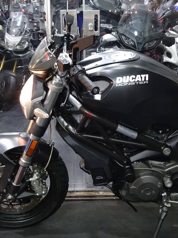 Ducati Monster 696 model 2009 like new 8400klm on odo 9