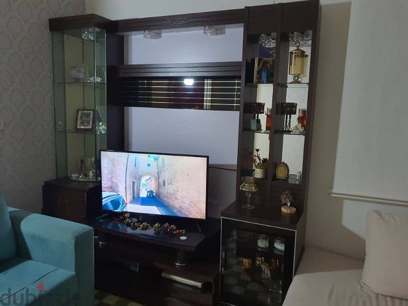 خزانة تلفزيون نضيفة جداً 11