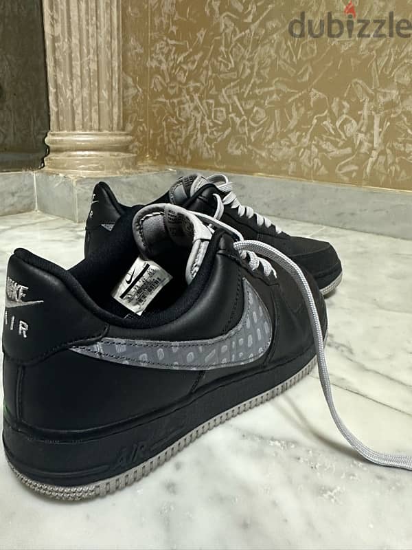 AIRFORCE RARE SPECIAL EDITION WORN ONCE 42 3