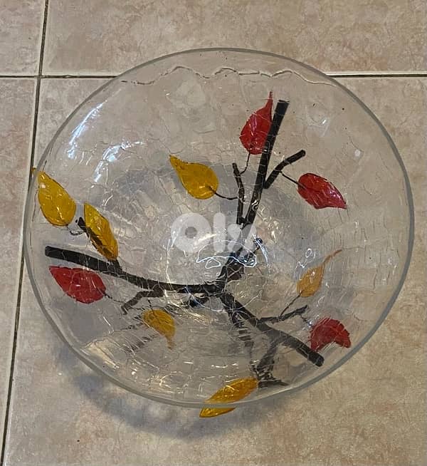 Glass bowl on metal stand 0