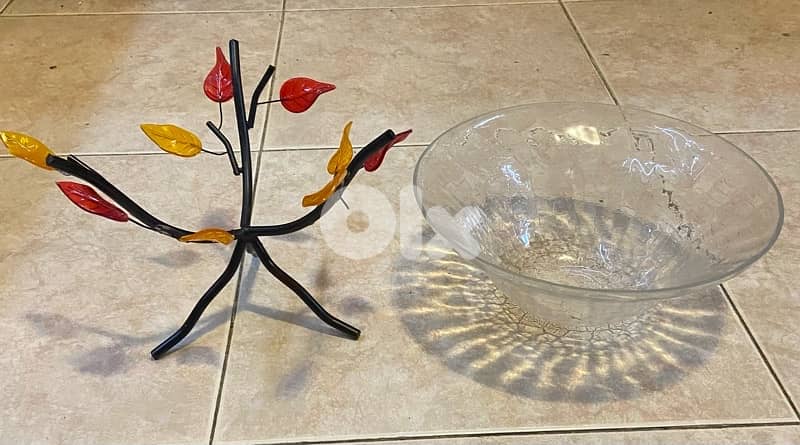 Glass bowl on metal stand 2