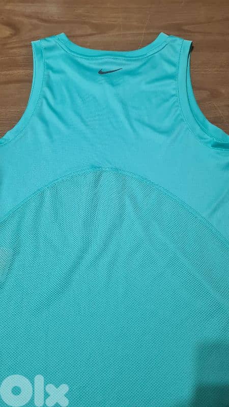 Nike drifit top 0