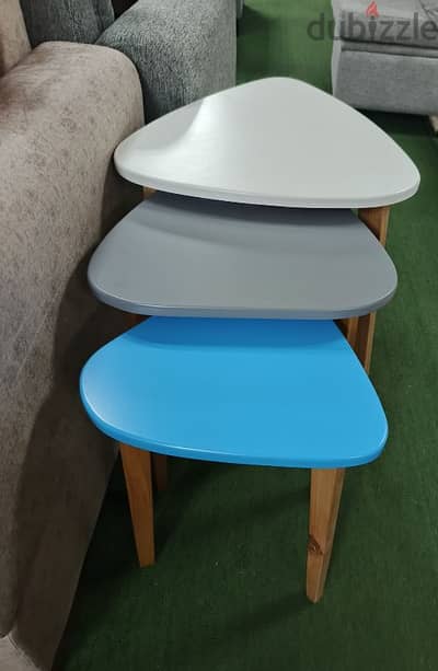 طاولات خشب كل الالوان. wooden tables