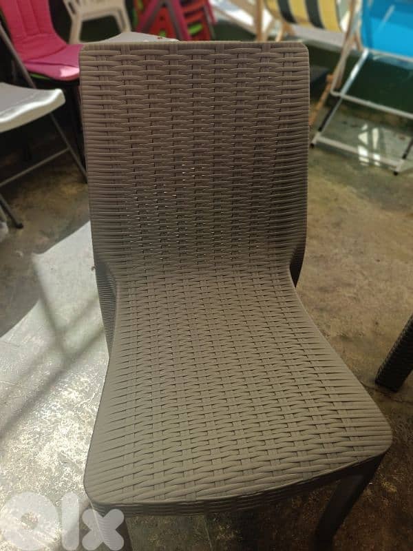 طاولة عضم مع ٤ كراسي Table with 4 chairs outdoor 1