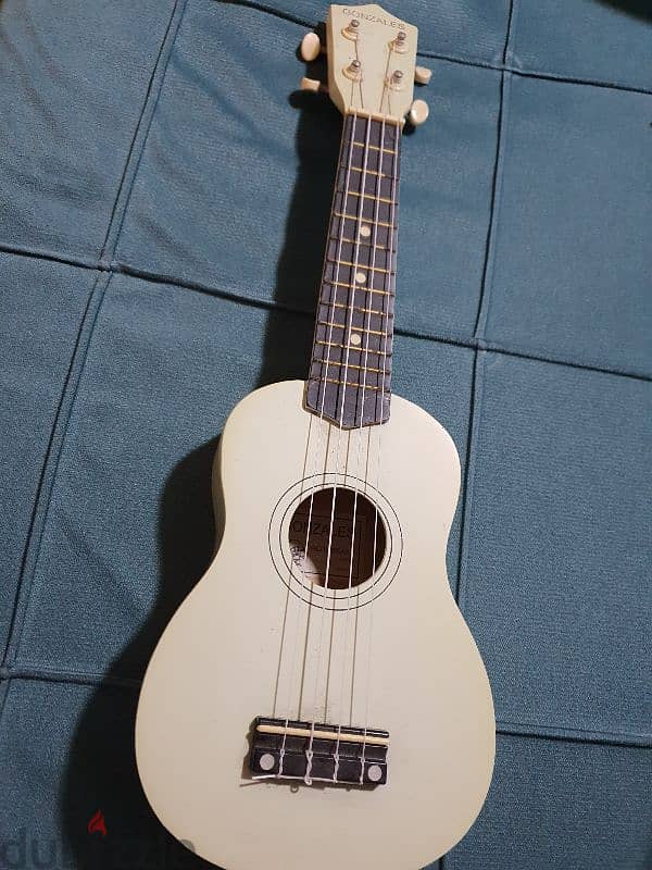 40. ukulele guitar soprano 1