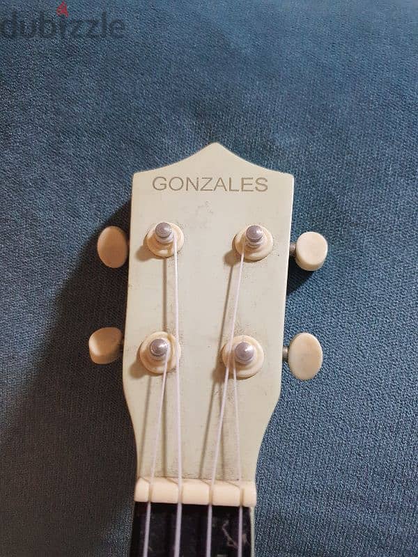 40. ukulele guitar soprano 4