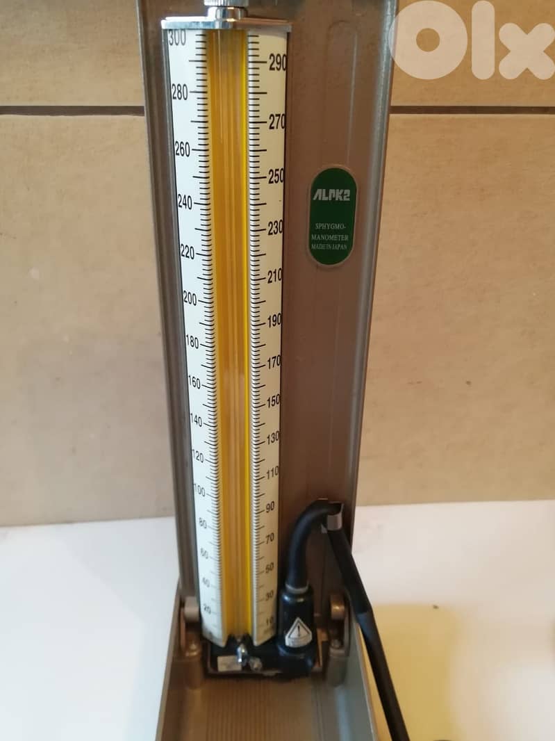 Vintage Sphygmomanometer AlPK 2 in Stand up Case (Blood Pressure Monit 1