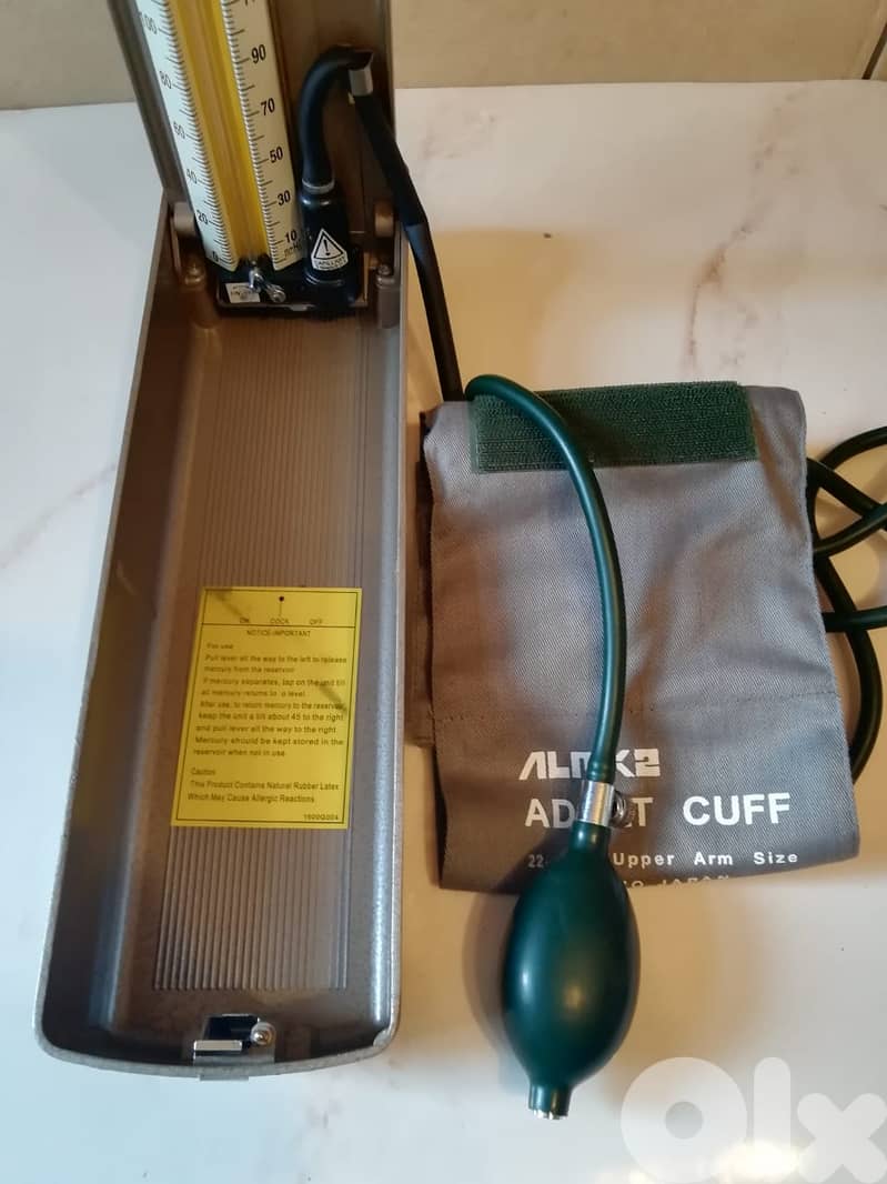 Vintage Sphygmomanometer AlPK 2 in Stand up Case (Blood Pressure Monit 6