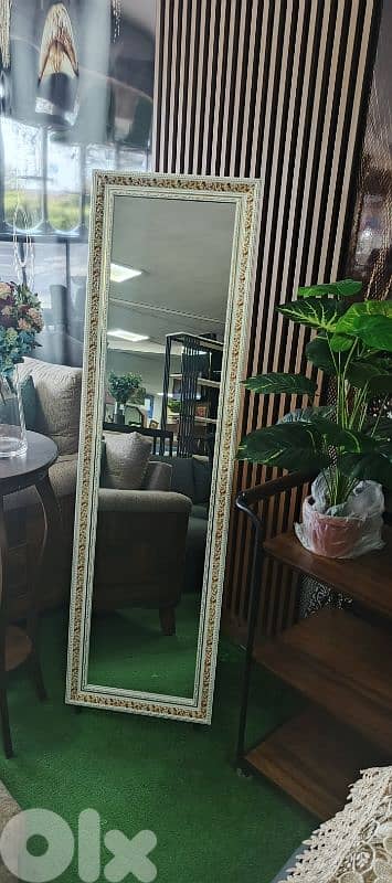 مراية مع ستاند. Mirror 1