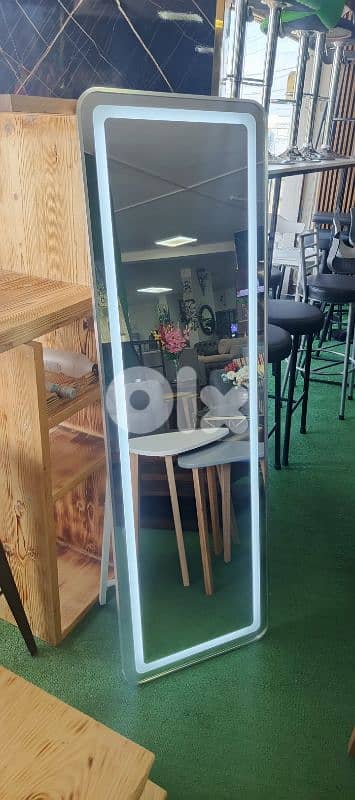 مراية مع إضاءة.  Mirror with lighting 0