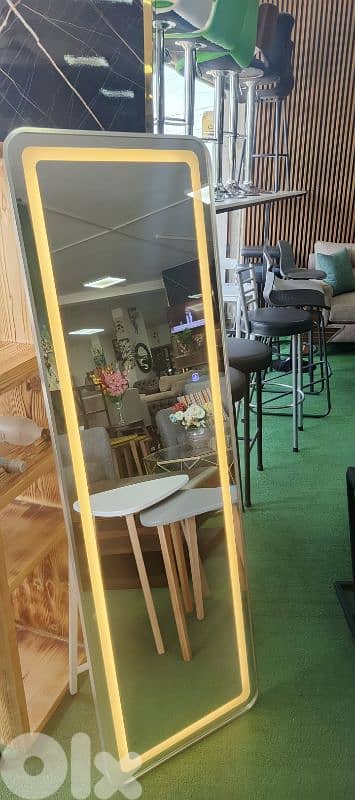 مراية مع إضاءة.  Mirror with lighting 1