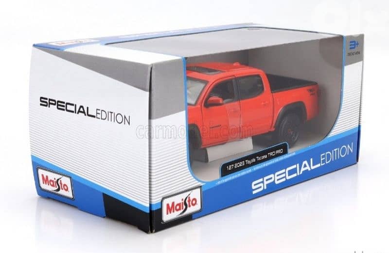 Toyota Tacoma 2021 diecast car model 1:27 4