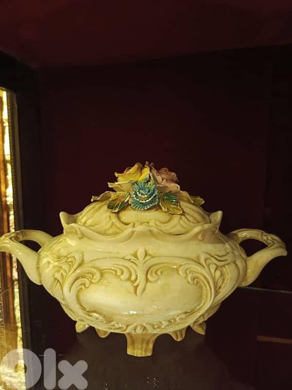 item and candles for decoration 0