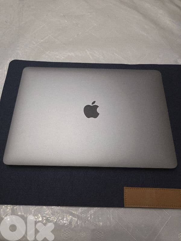 Macbook Air Retina 13 inch 2020 + magic mouse + adapter 0
