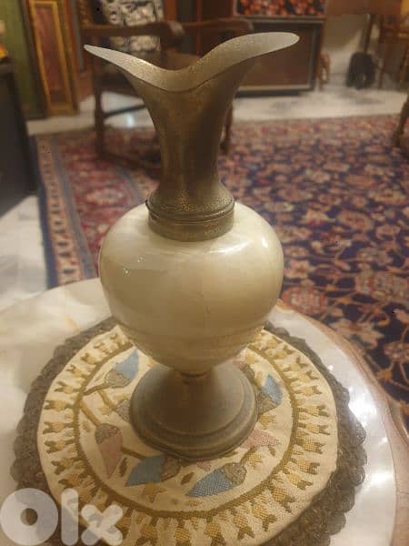 1960's Art Deco onyx and brass decorative one handled amphora 2