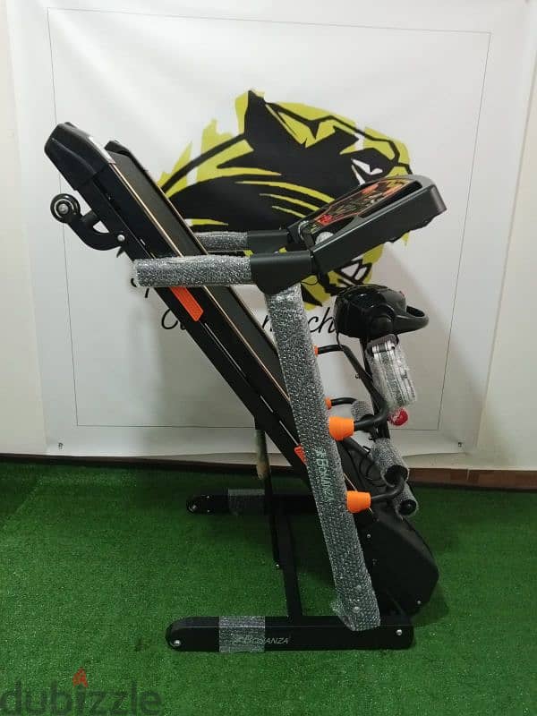 tttreadmill sports machines 2،5hp motor power, like new 5